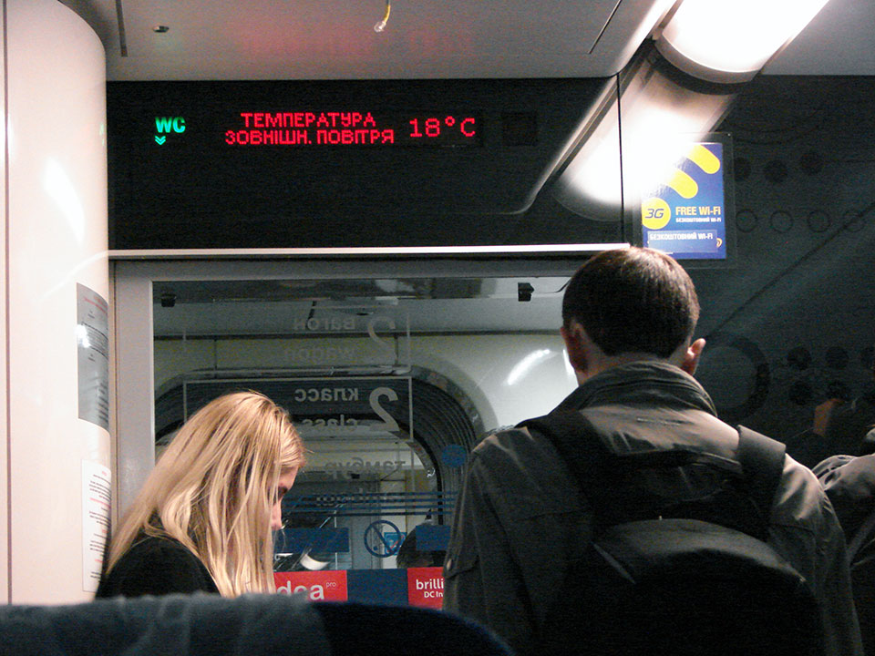 Информационное табло в вагоне поезда №763 Киев - Одесса